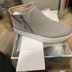 Soda Women's Gray High-Top Sneakers